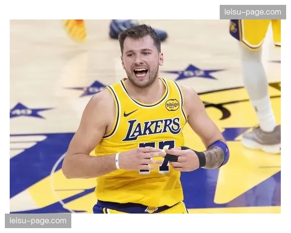 东契奇里夫斯詹姆斯同场净负9.6分 湖人三巨头兼容存疑 东契奇里夫斯詹姆斯同场净负9.6分 湖人三巨头兼容存疑