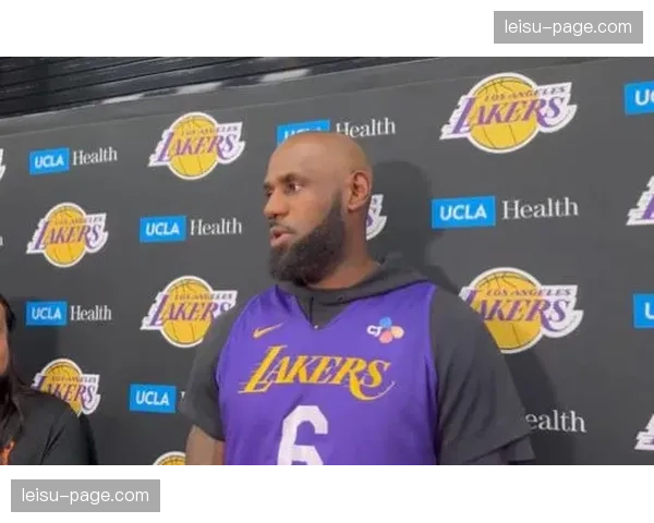 詹姆斯28+8+7刷新历史纪录，湖人2-0火箭展现老将统治力